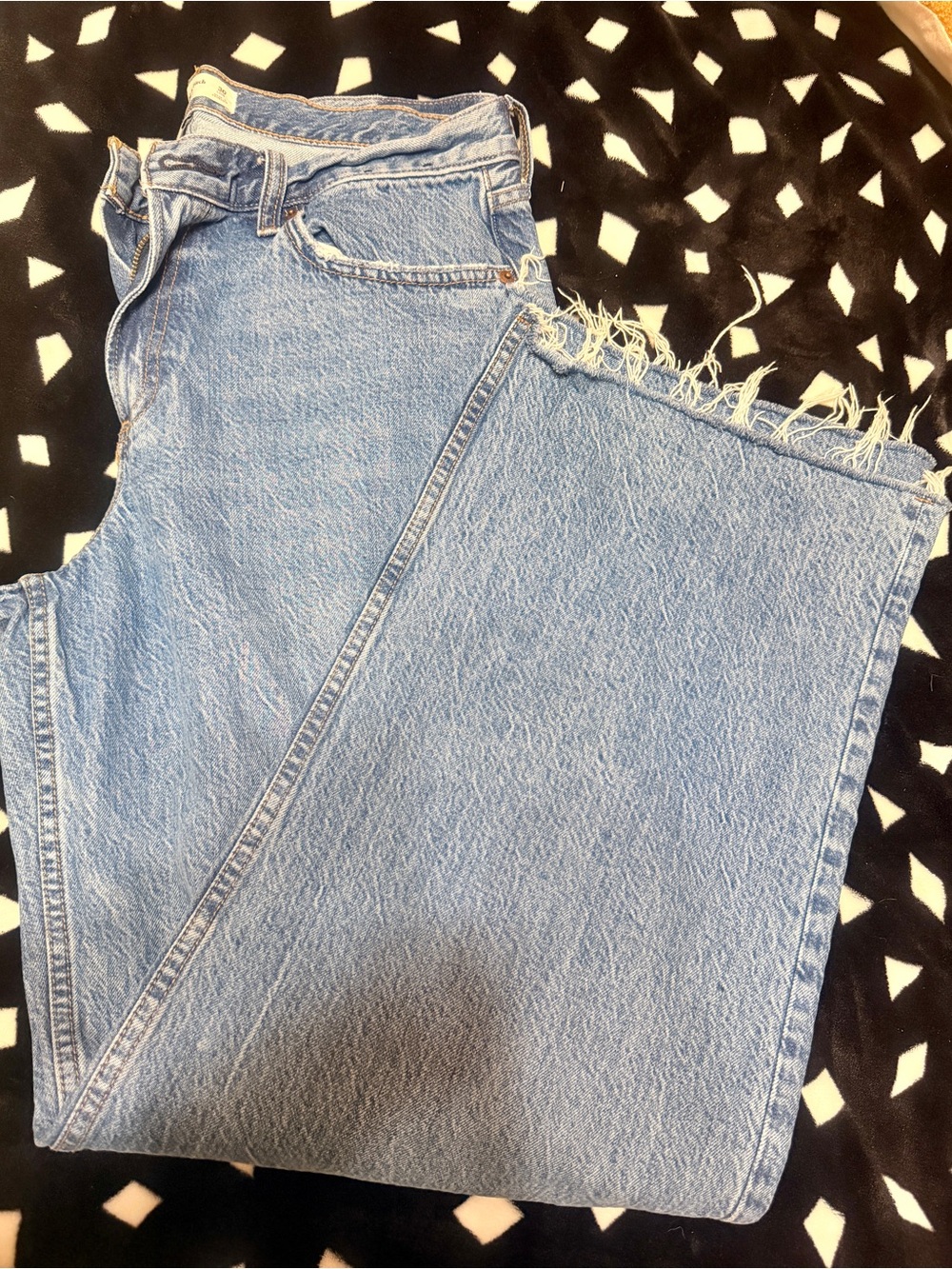 Frayed Hem Light Wash Denim Jeans
